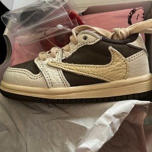Travis Scott's x Air Jordan 1 low OG TD 'Reverse Mocha'